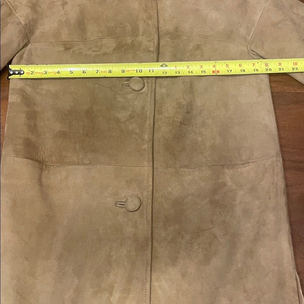 Elegant Tan Suede Coat with Faux Fur Collar - Picture 14 of 16